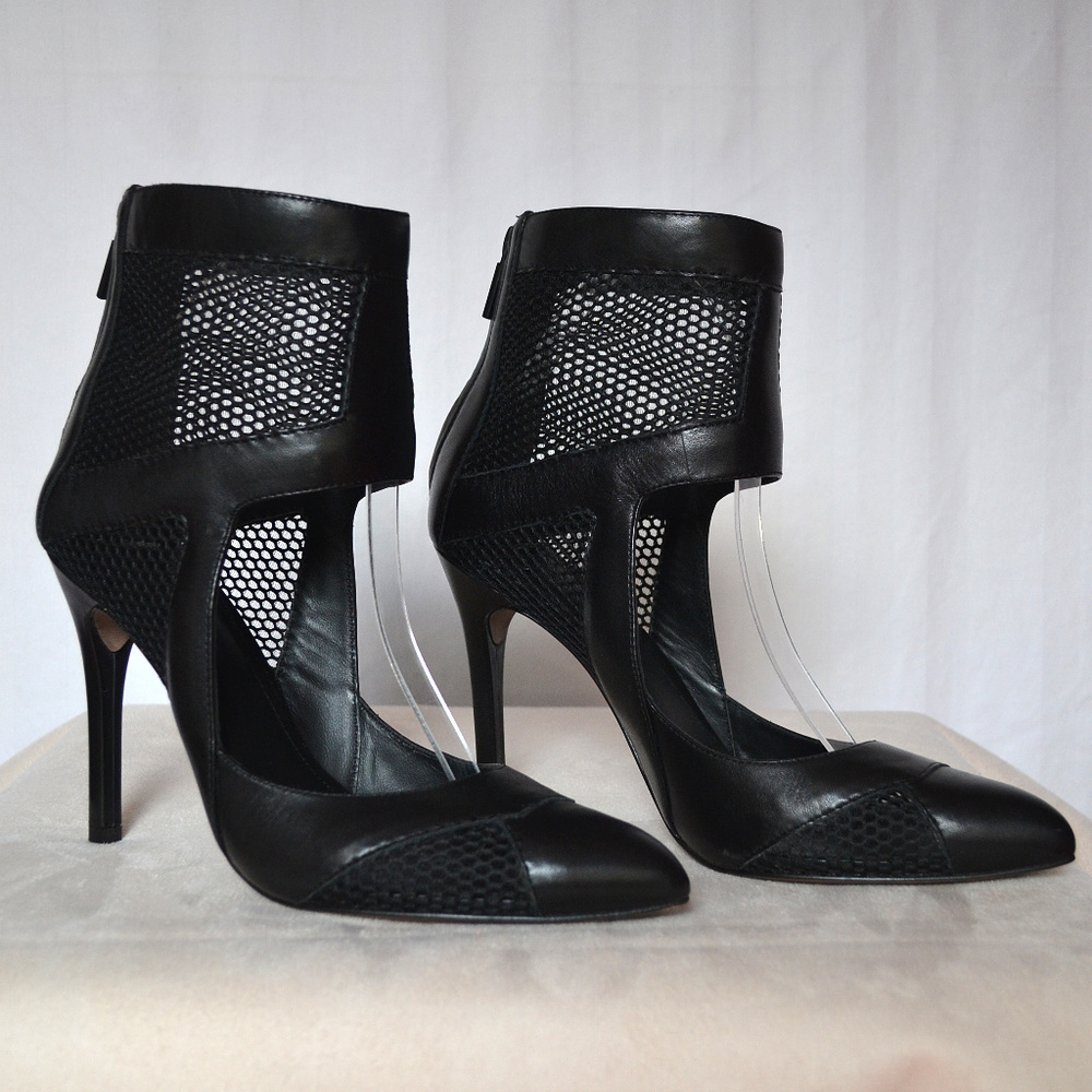 Pour La Victoire Heels Black Zoia Ankle Strap Pump